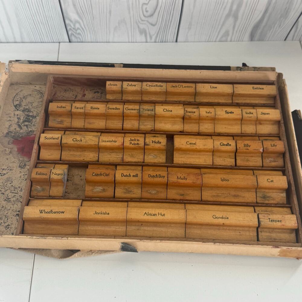 Vintage 1930s Creative Pictured
Printer Ink Stamp Tray with 40
Stamps Rare - Picture 11 of 13